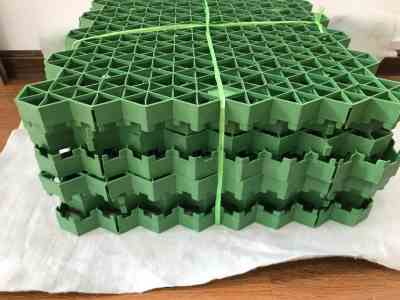 曲阜1.8压花土工格室厂家直销与土工材料聚集地针刺地毯生产